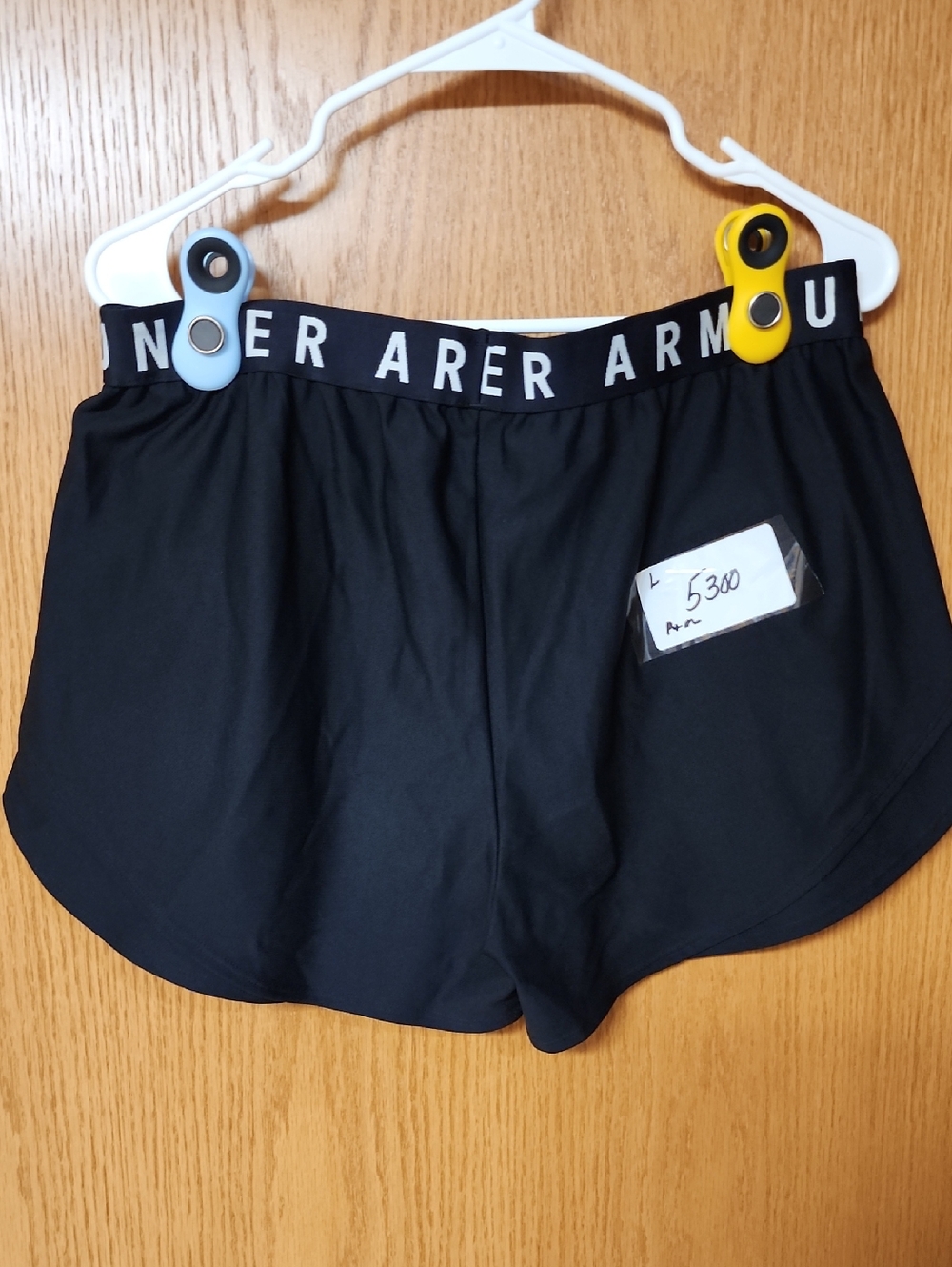 Under Armour Black Women's Athletic Shorts with pockets L number 5300
